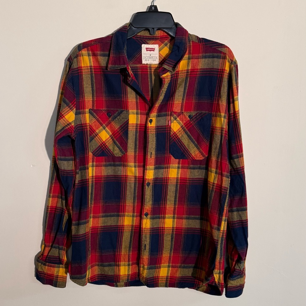 Levi’s Men’s Plaid Button Down Shirt | Classic Flannel Style | Size Medium
